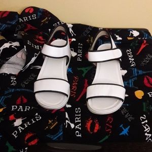 12 M Naturalizer Black & White Sandals